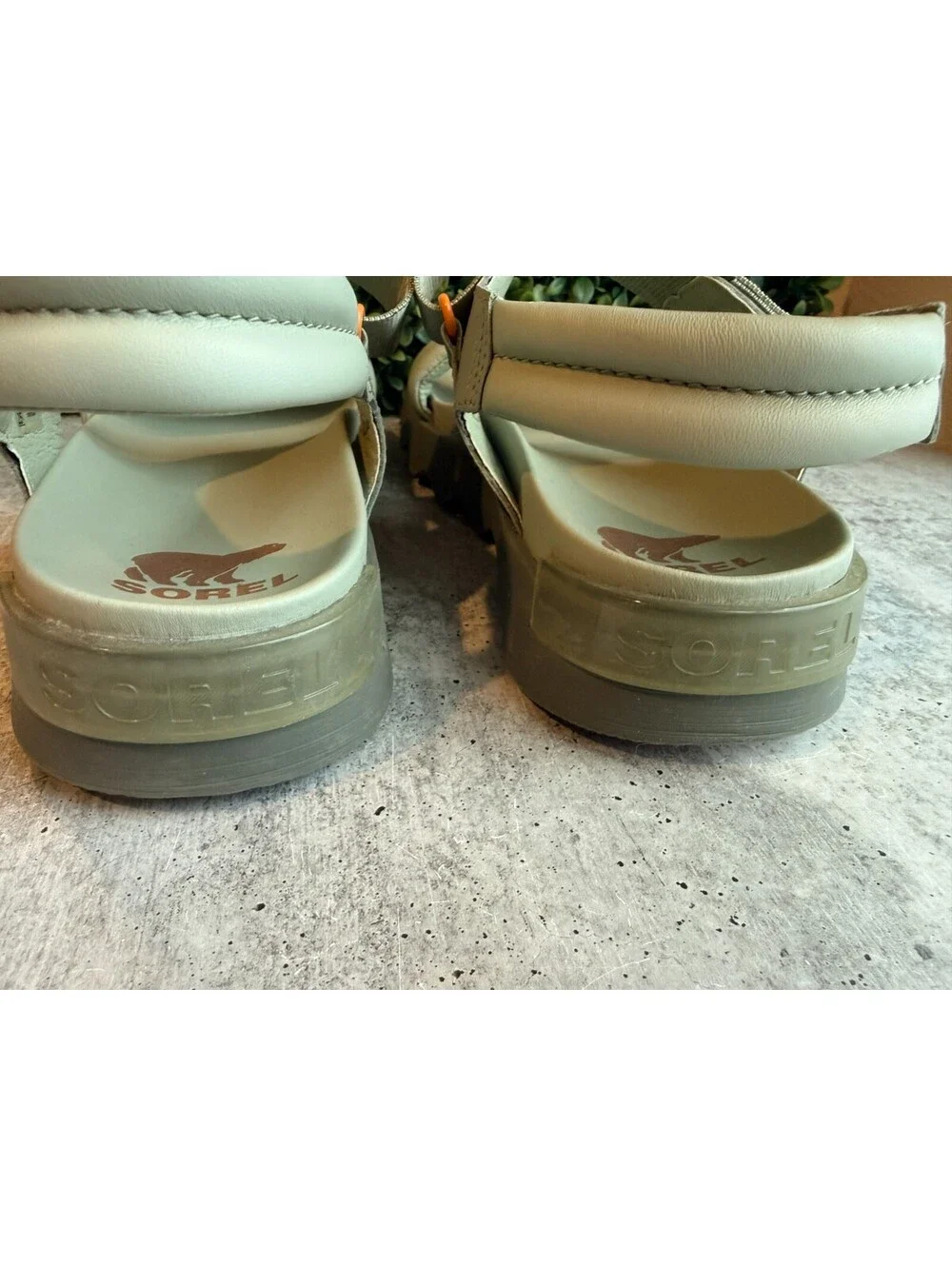 Sorel Women's VIIBE Leather Sandal - Safari Green, Size 8